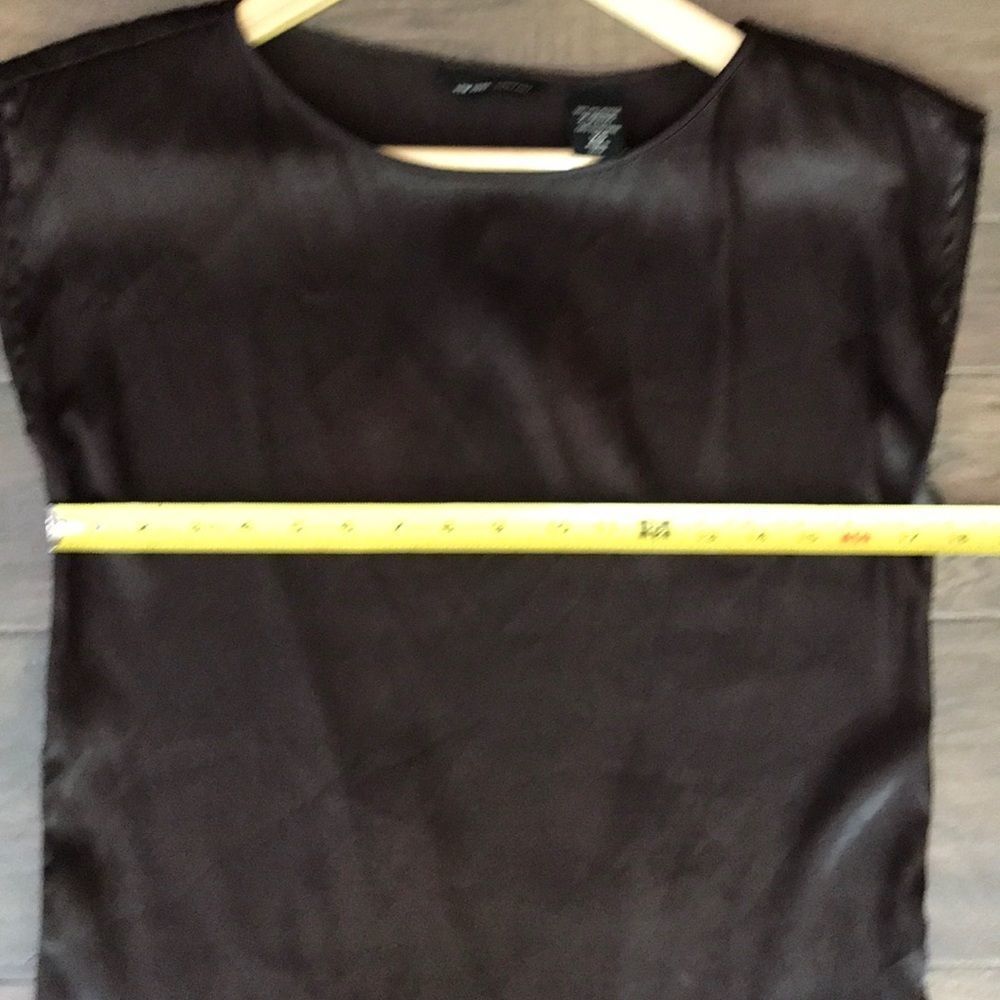 NY & Company XS Silky Brown Short Sleeve Blouse - Picture 4 of 5
